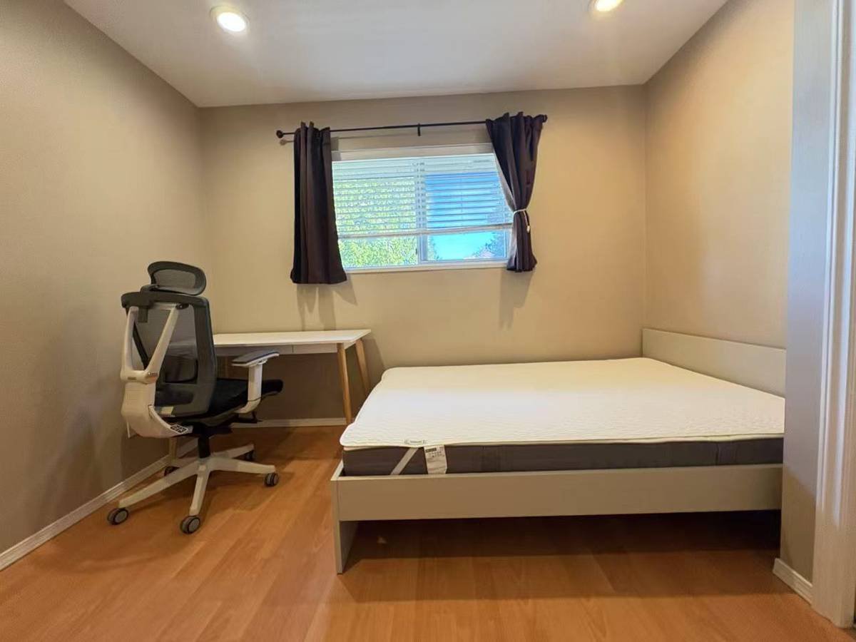 Room in House for Rent - Jubilee Ave, Burnaby, BC 2